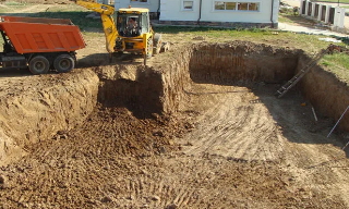 Рытье котлованов под фундамент в Зеленодольске – цена от 2590 руб. за м3 | 2Землекопа-Злн